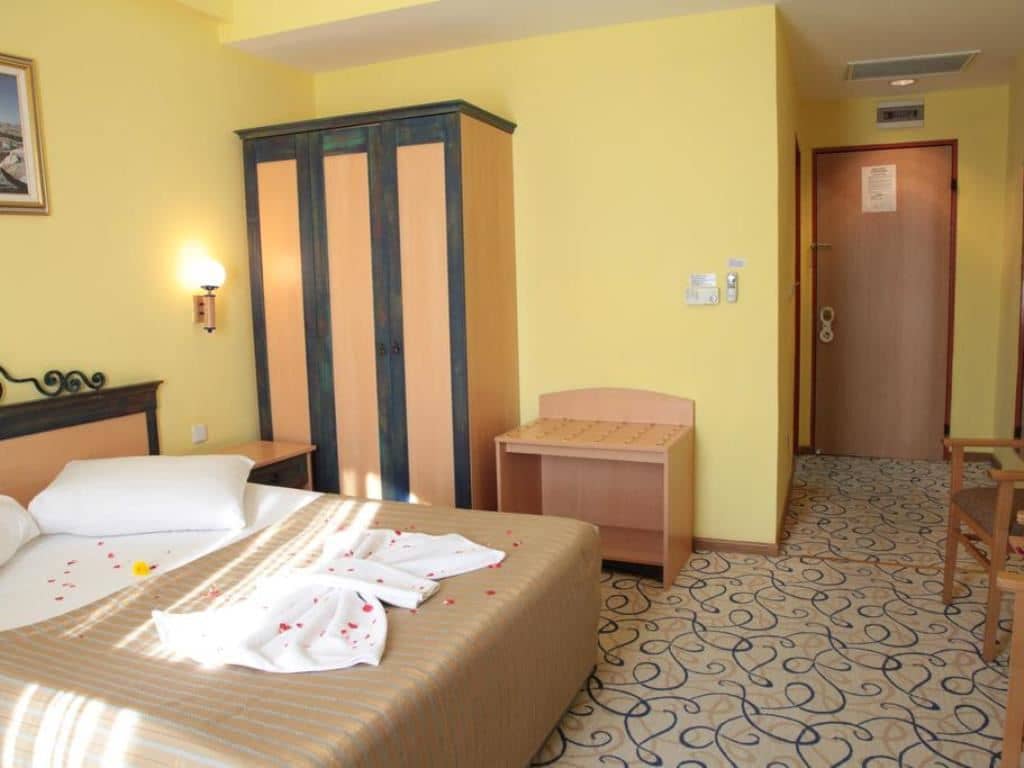 rooms-standard-room