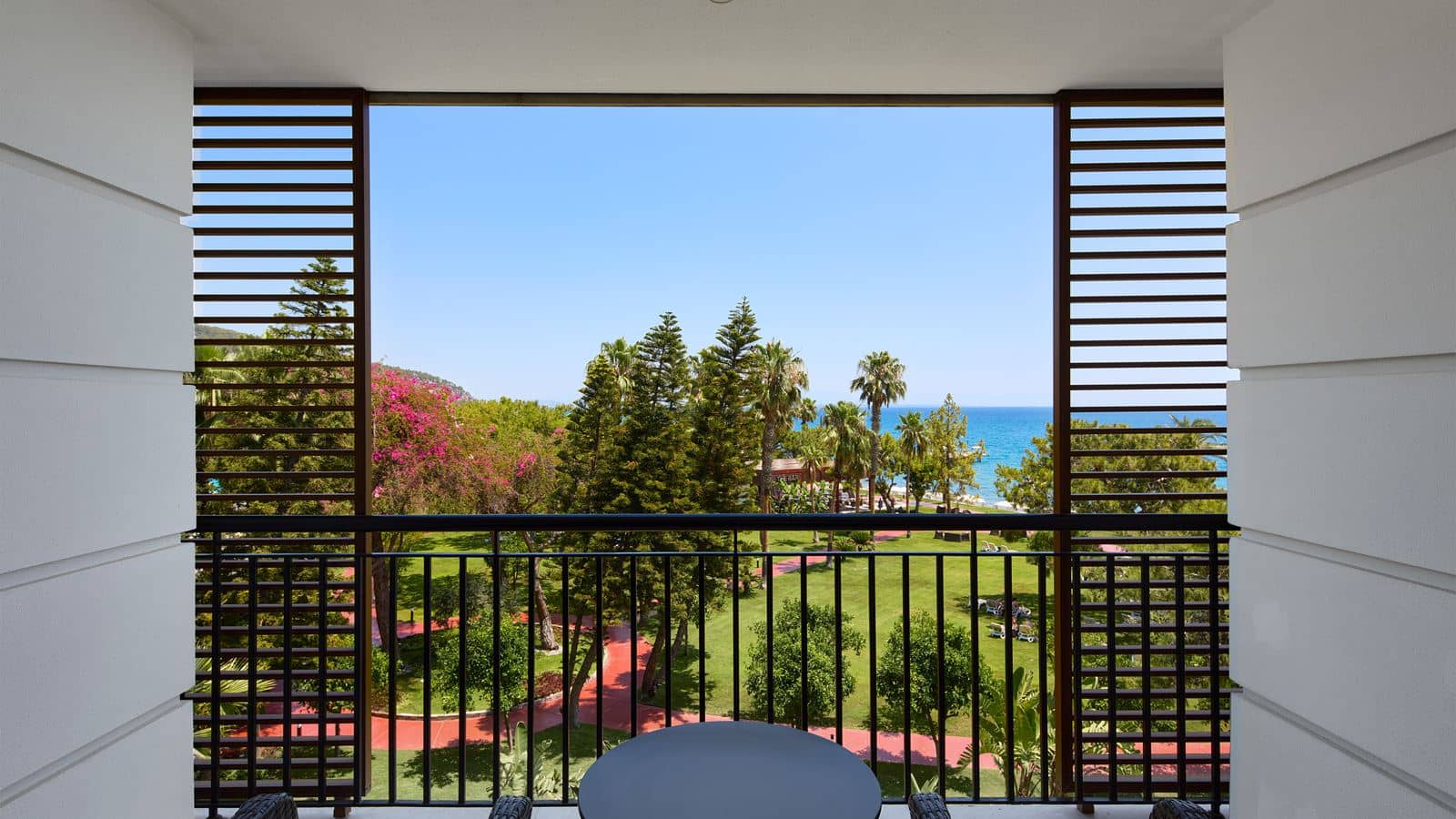 rooms-deluxe-room-sea-view