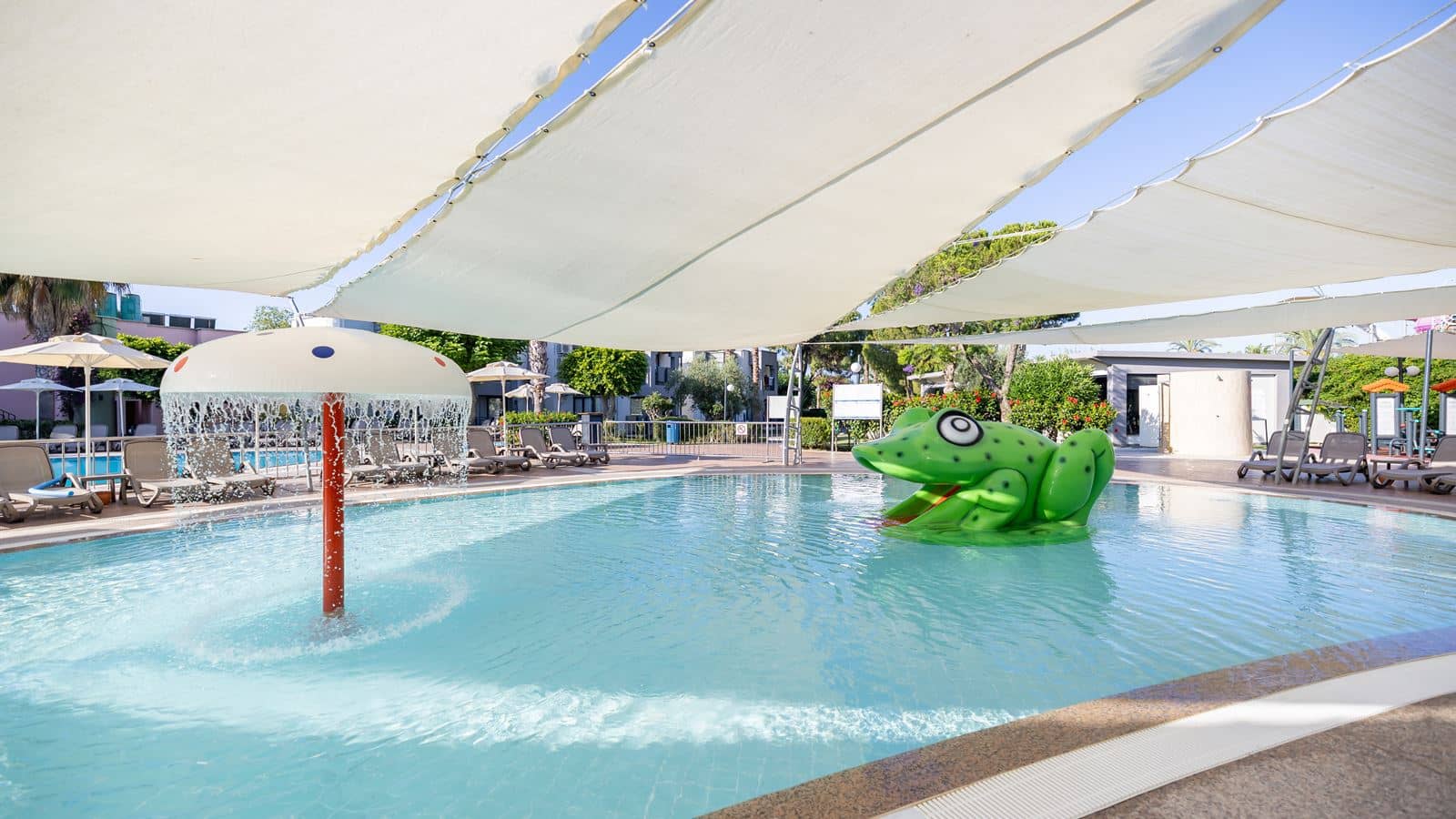pools-outdoor-childrens-pool