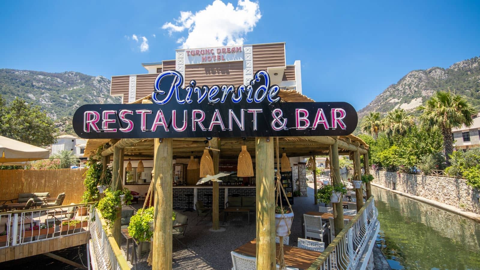 restaurants-restaurant