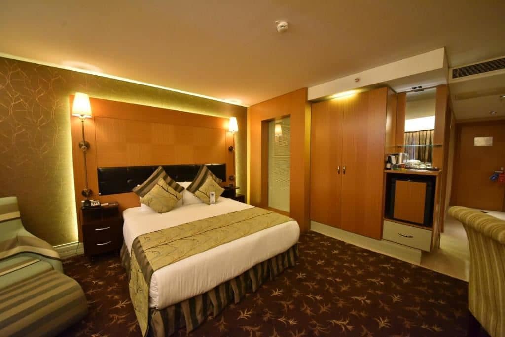rooms-family-room-standard