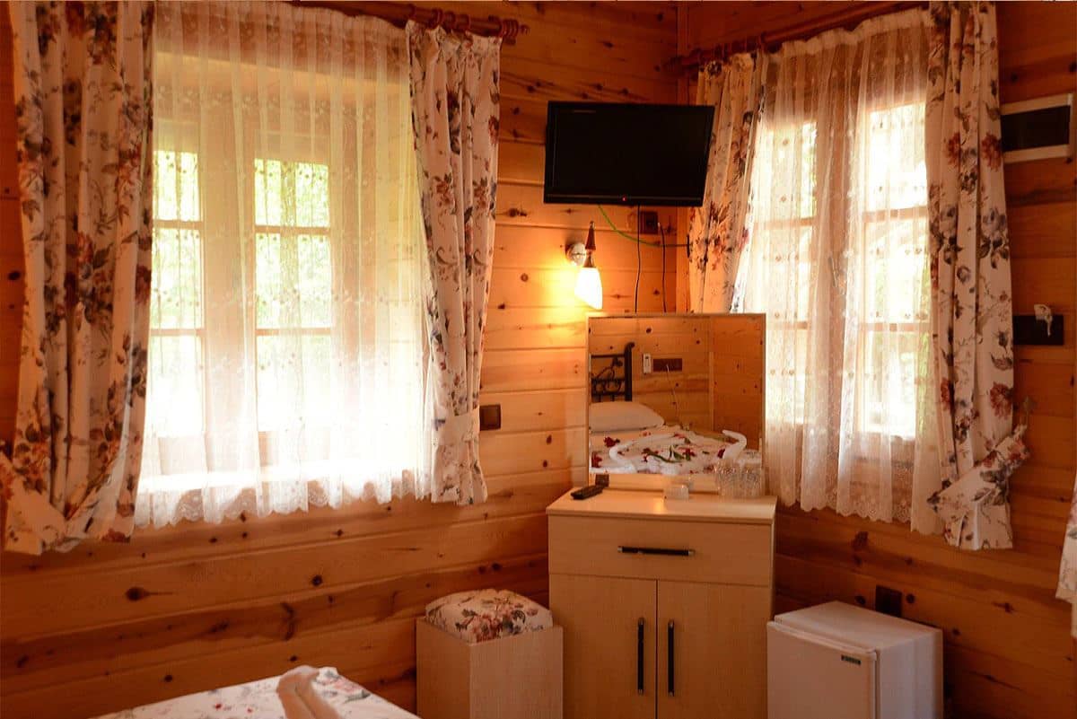 rooms-bungalow-garden-room