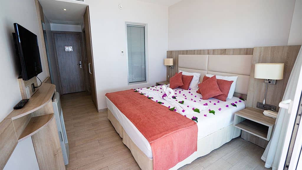 rooms-standard-room-land-view