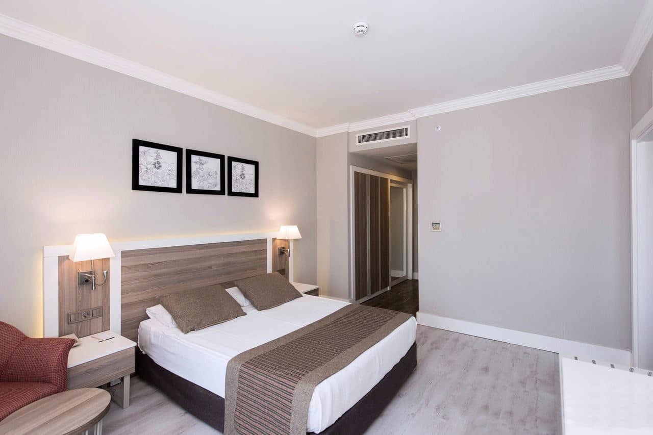 rooms-family-room-with-two-bedrooms
