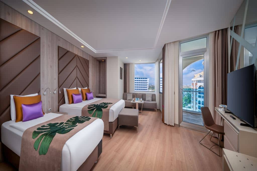 rooms-be-large-standard-room-land-view
