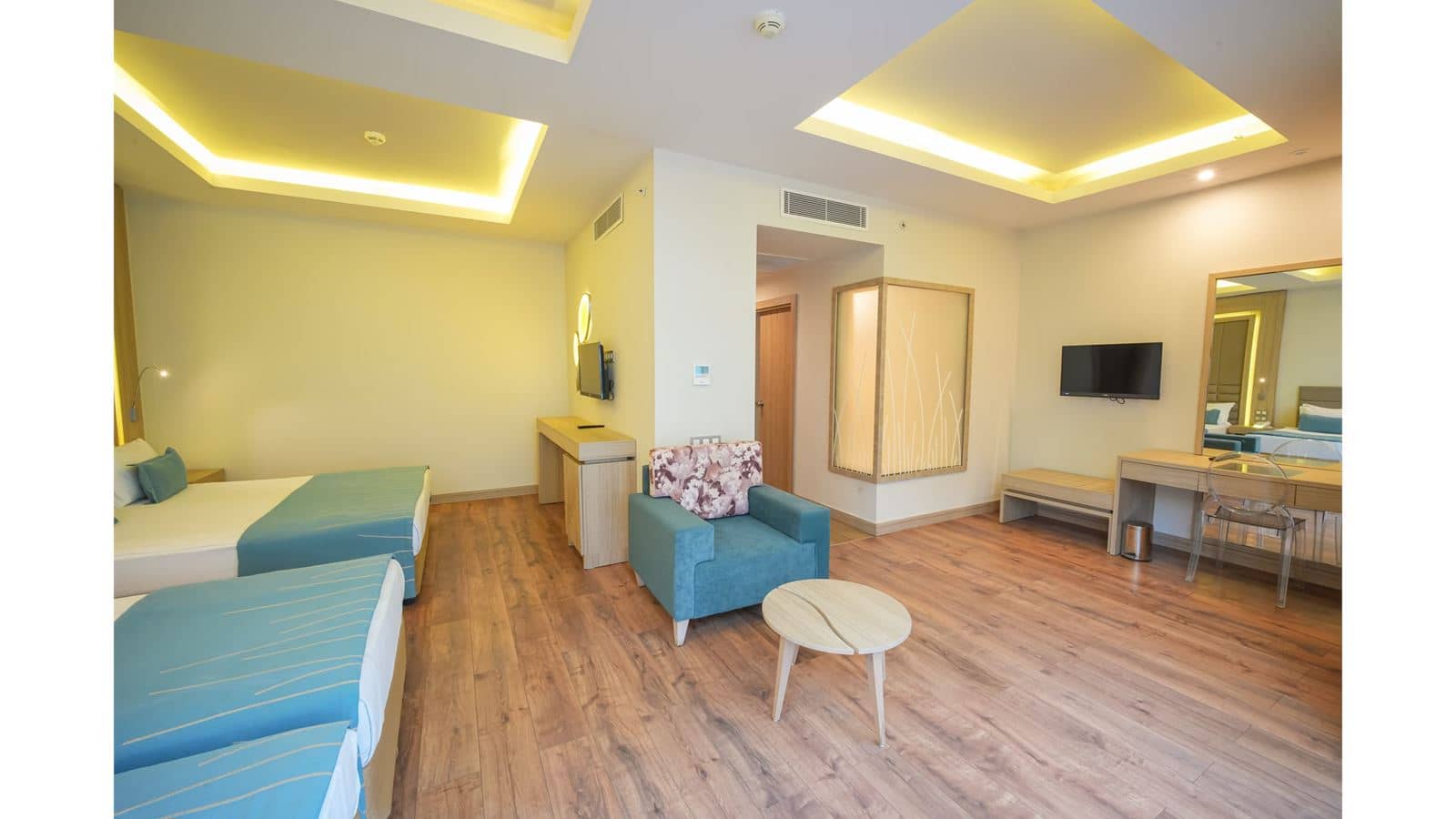 rooms-large-land-view-room