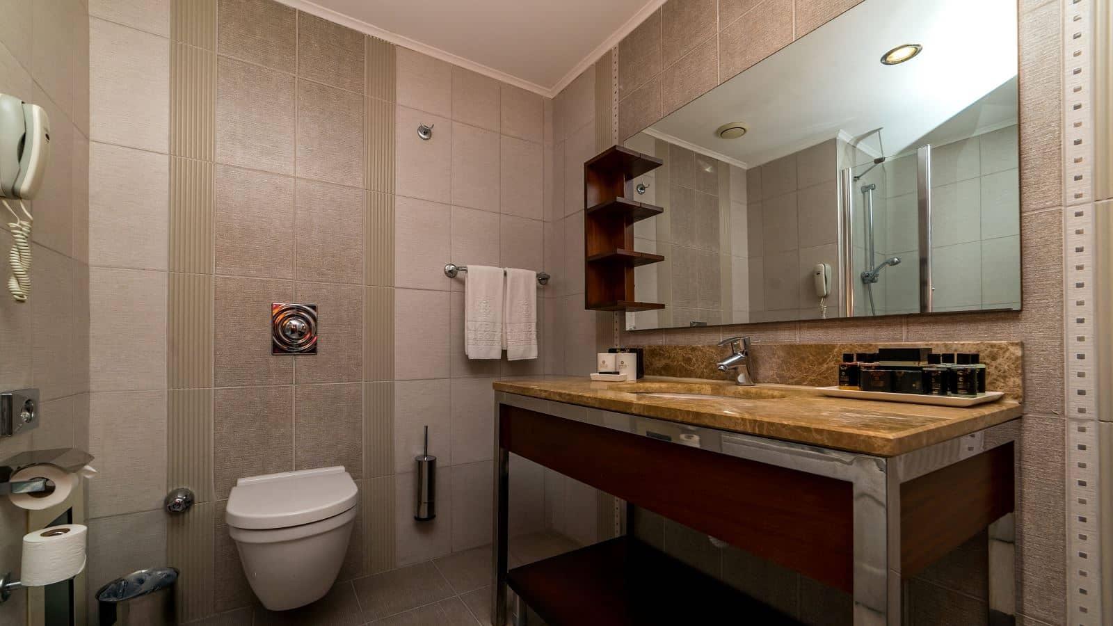 rooms-family-room-2+2