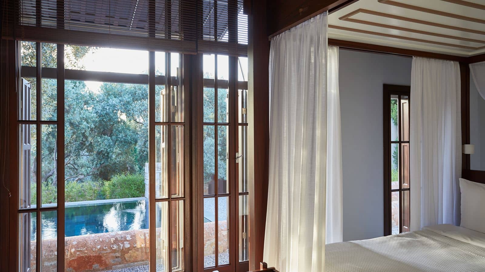 rooms-pool-pavillion-partial-sea-view