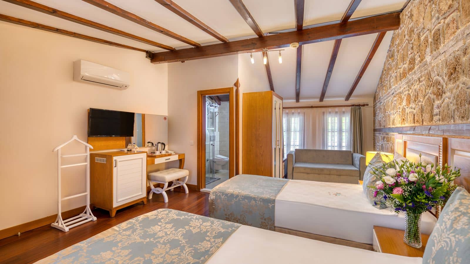 rooms-deluxe-room