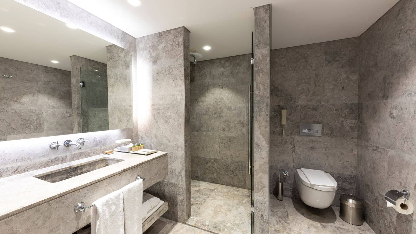 rooms-suite-sea-view-room