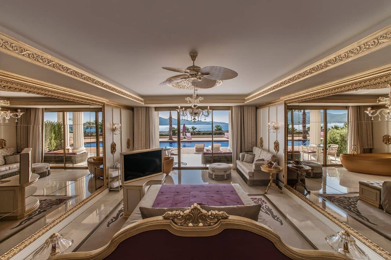 rooms-deluxe-room-swim-up-sea-view