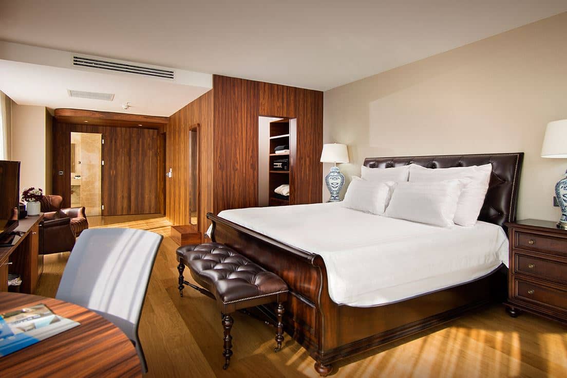 rooms-deluxe-room
