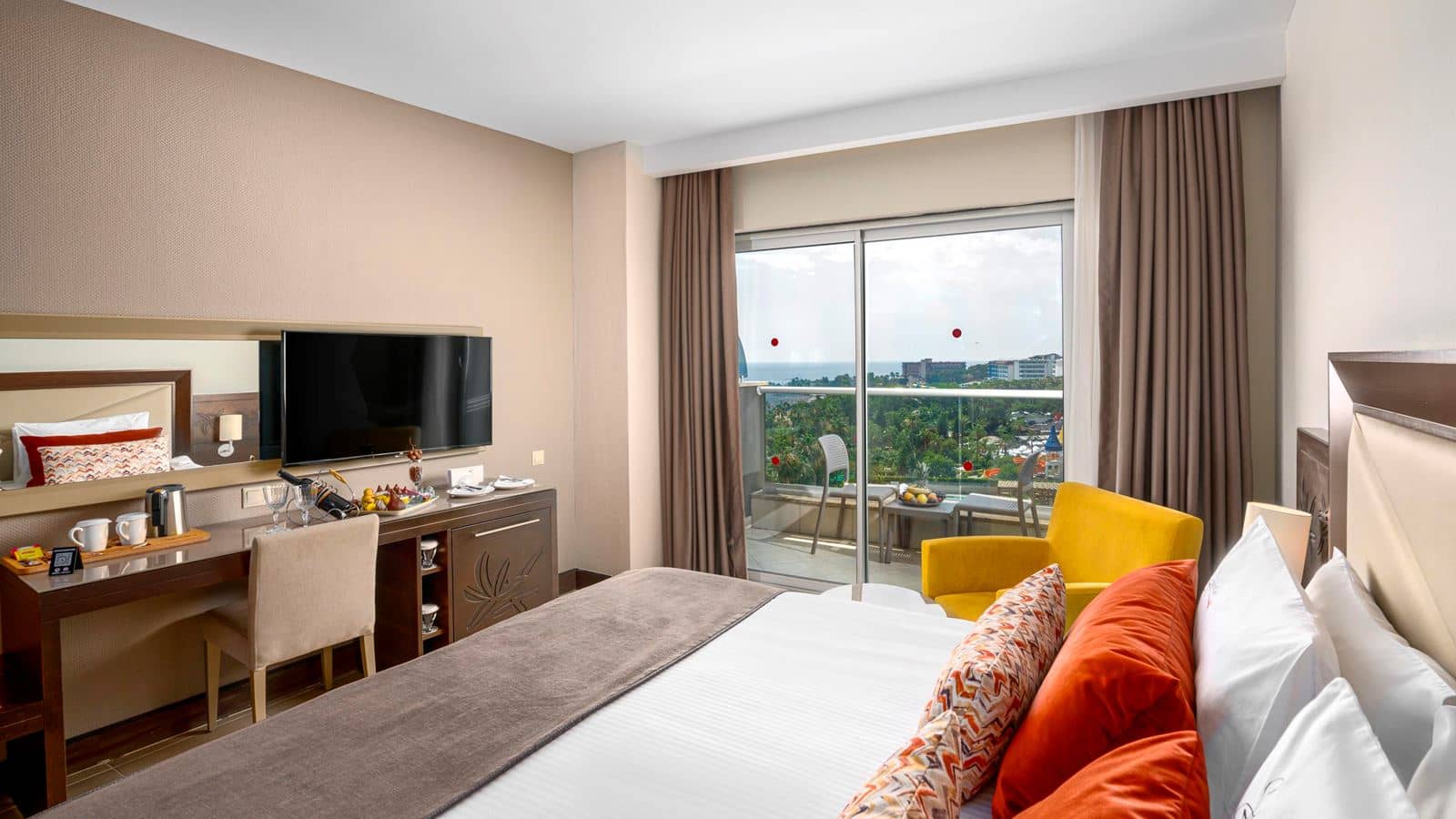 rooms-family-room-sea-view
