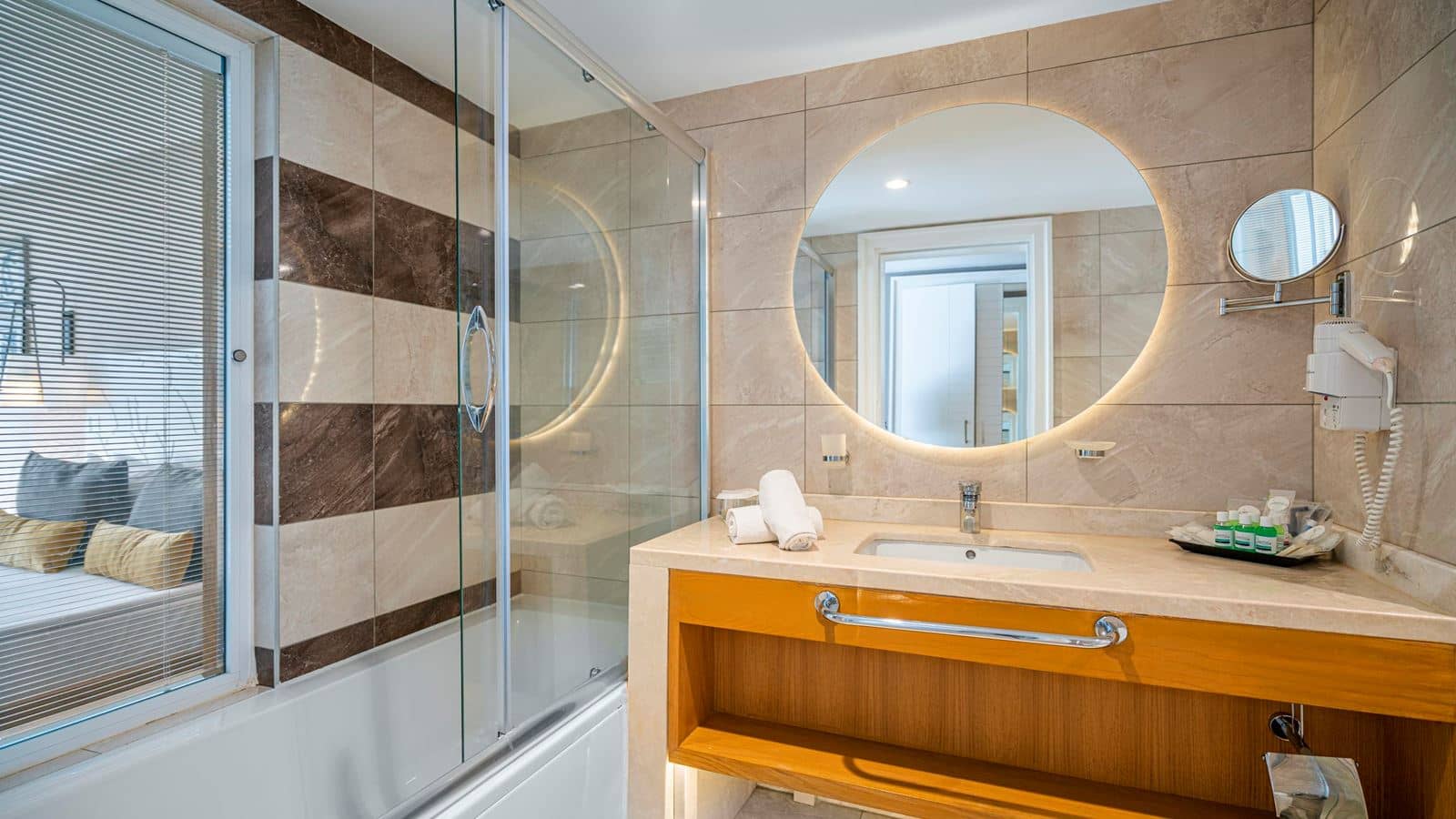 rooms-family-room-connect