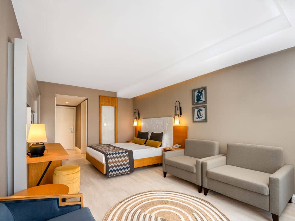 rooms-superior-room-land-view
