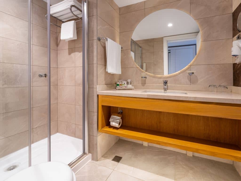 rooms-superior-room-land-view
