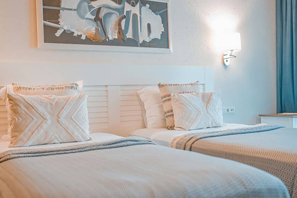 rooms-lemon-family-room