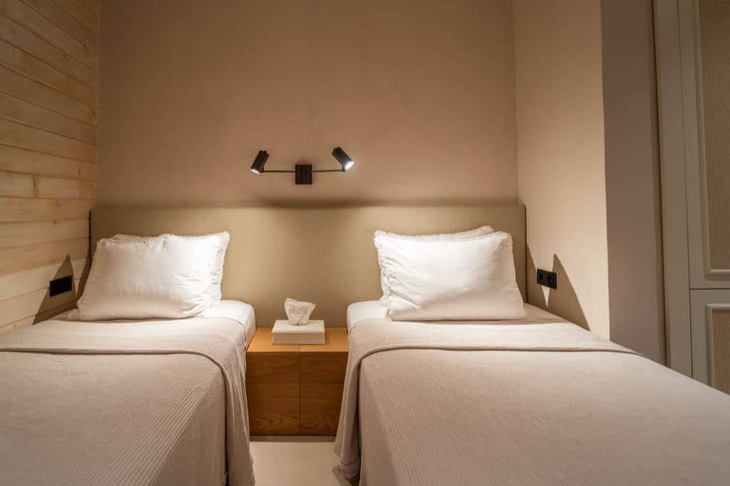 rooms-kumquat-room