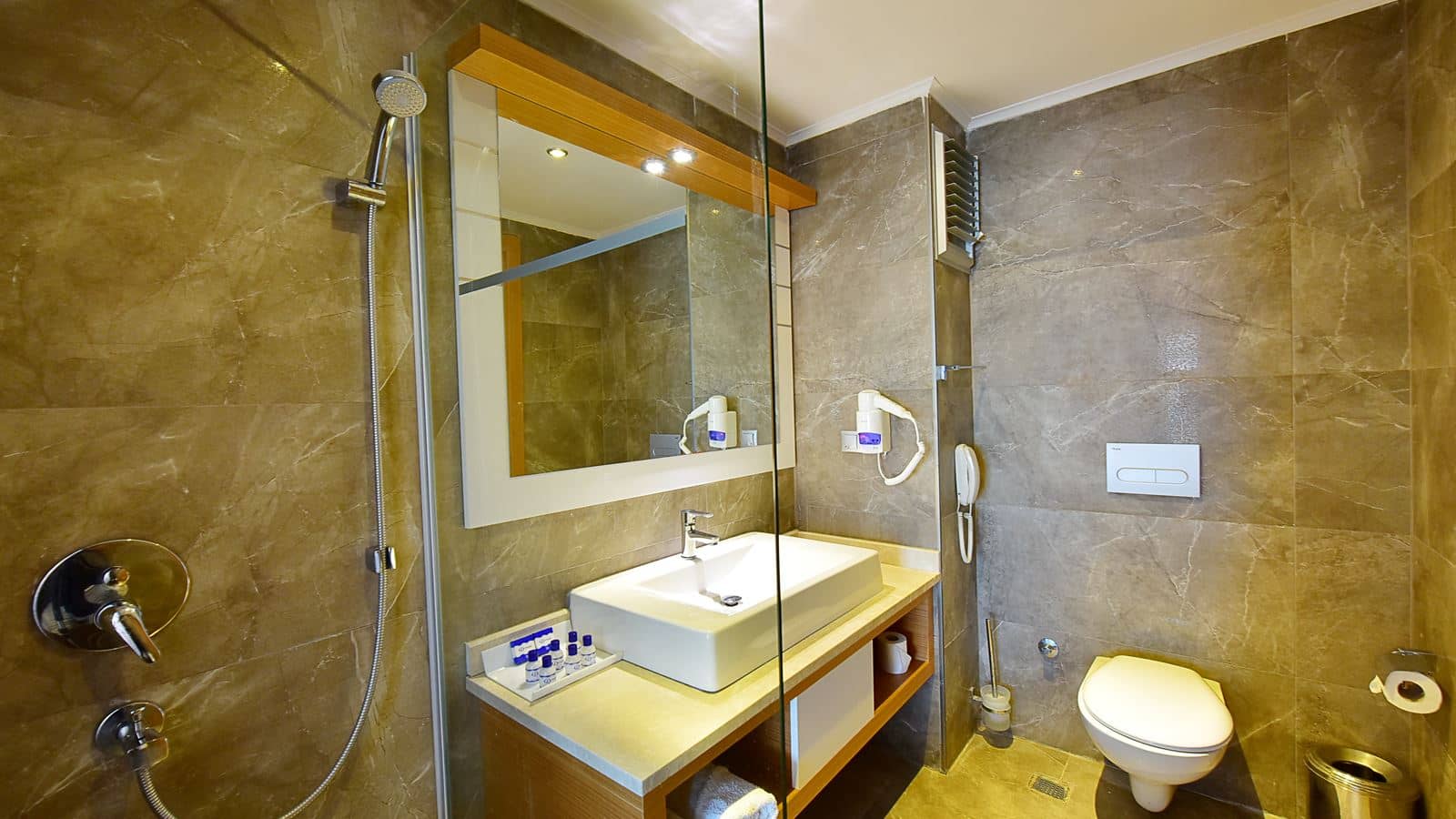rooms-hotel-room