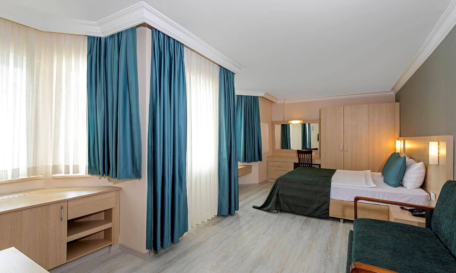 rooms-coral-room