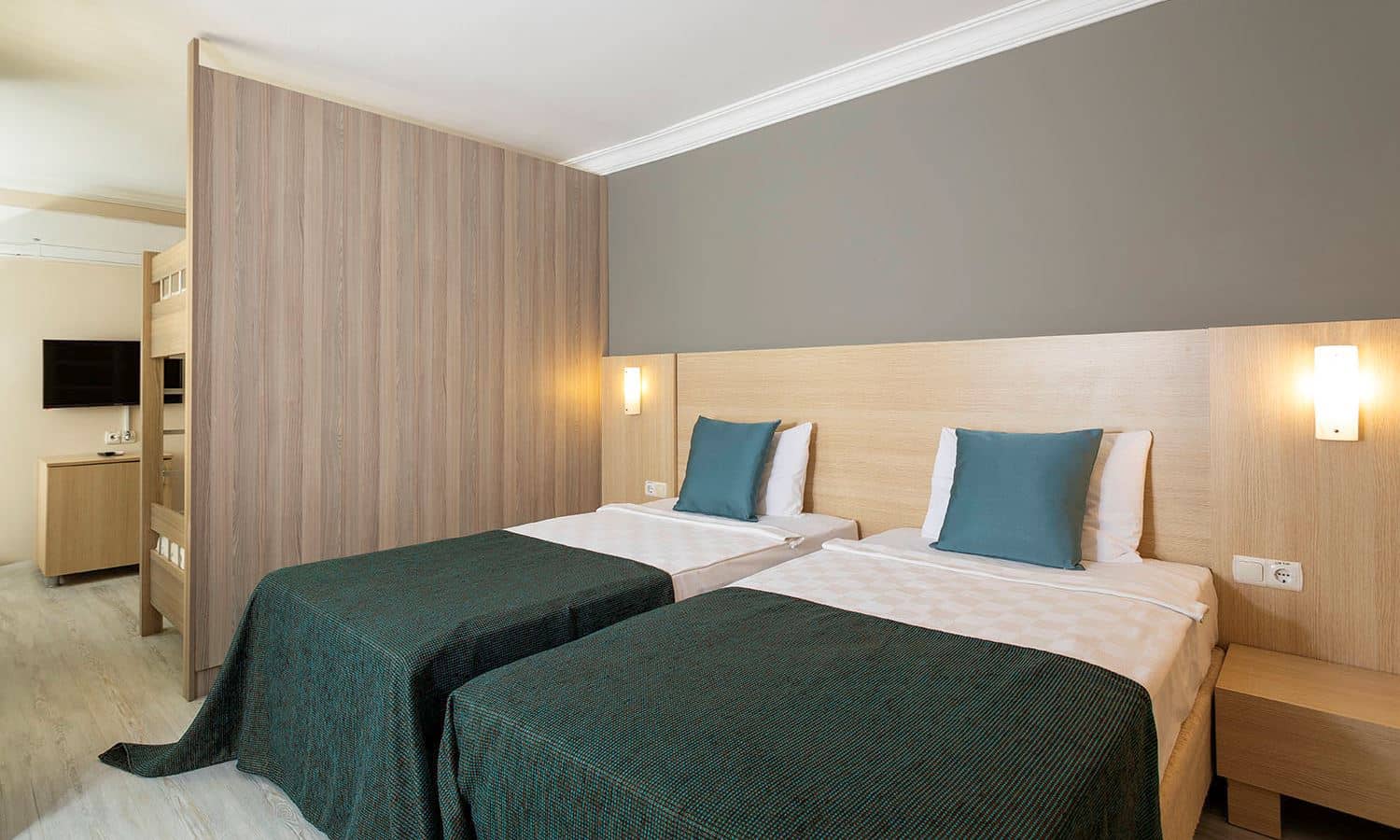 rooms-coral-room