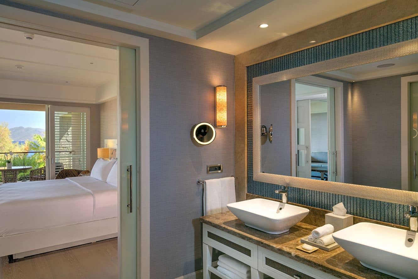 rooms-one-bedroom-suite-sea-view-balcony