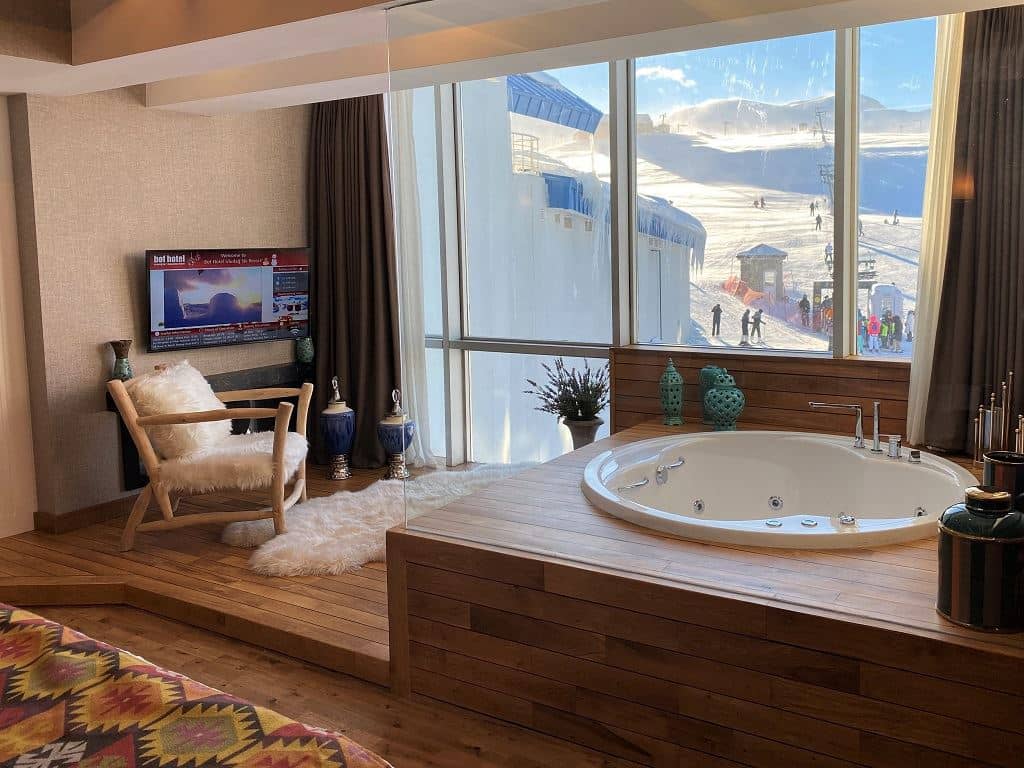 rooms-deluxe-suit