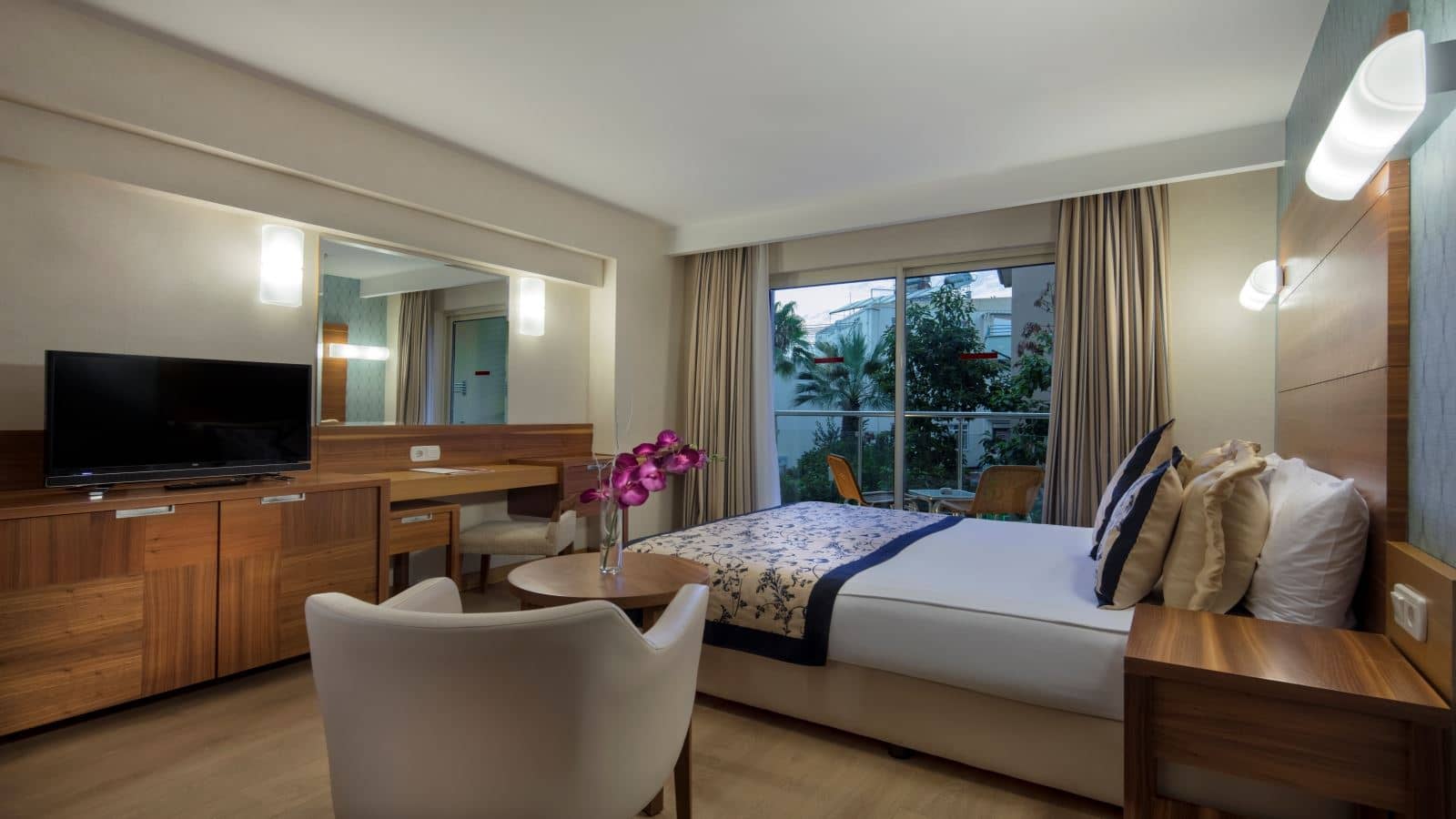 rooms-standart-room-land-view-with-balcony