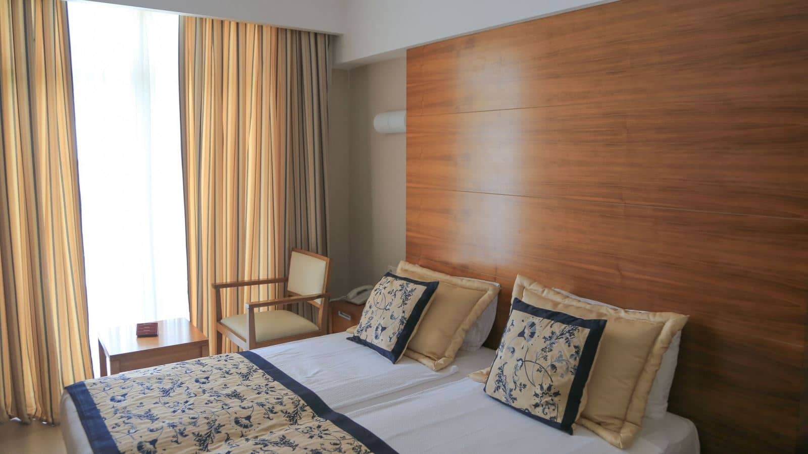 rooms-standart-room-land-view-with-balcony