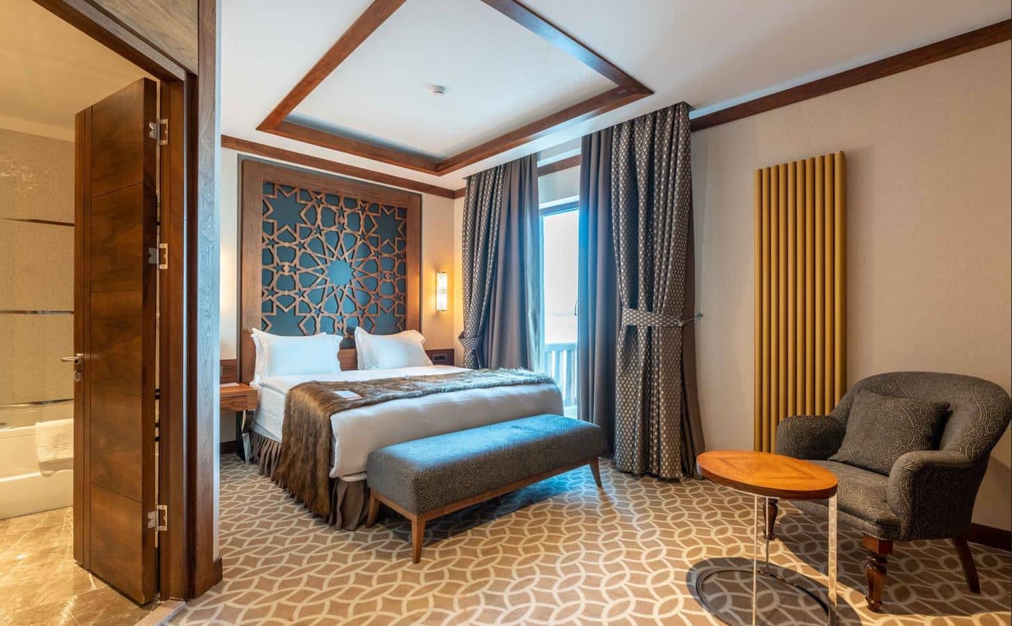 rooms-junior-deluxe-family-suite