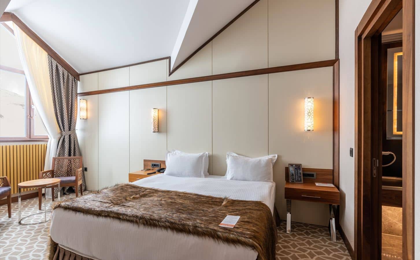 rooms-grand-deluxe-room