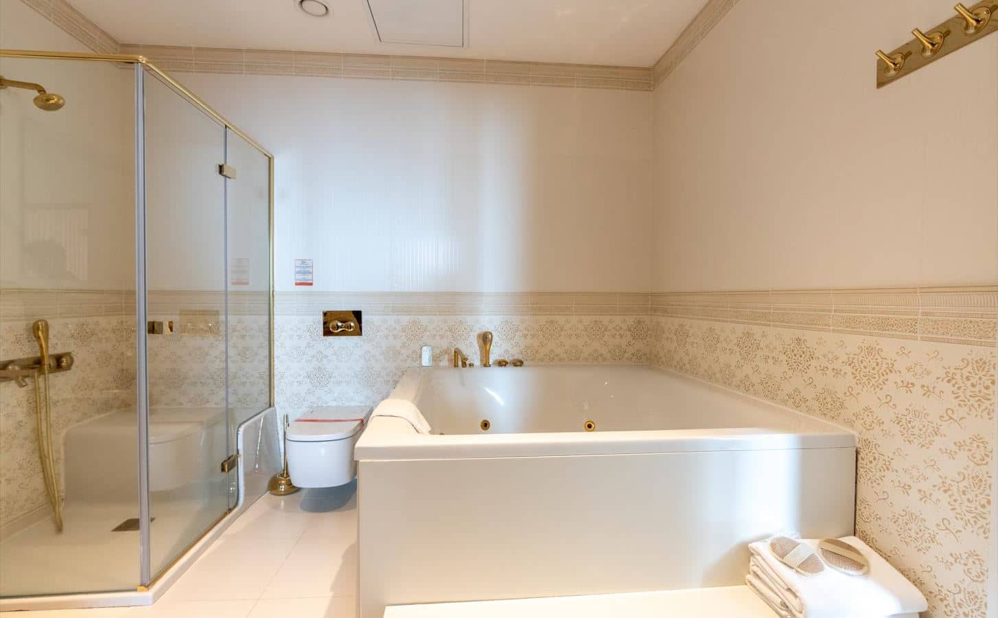 rooms-king-suite