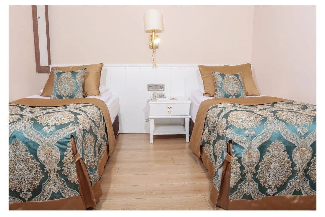 rooms-family-room-land-view-2-bedrooms
