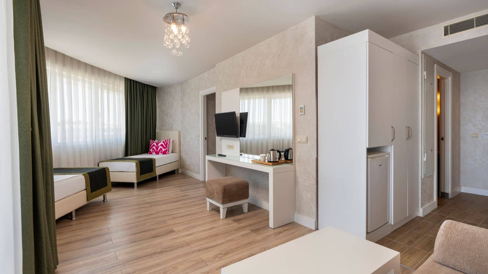 rooms-family-room