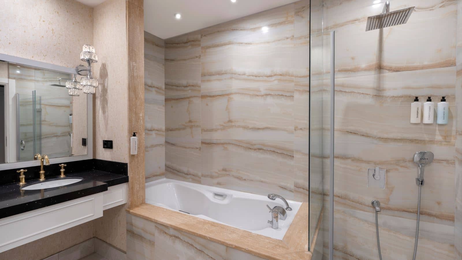 rooms-diamond-room