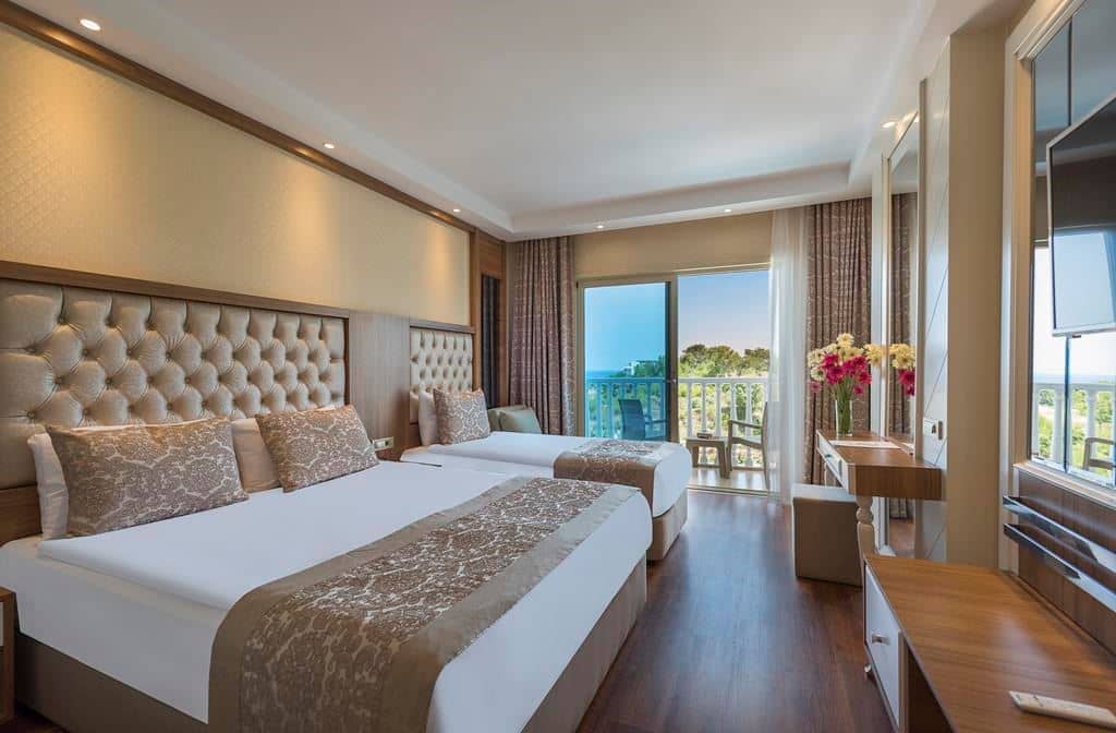 rooms-standart-pool-view-room