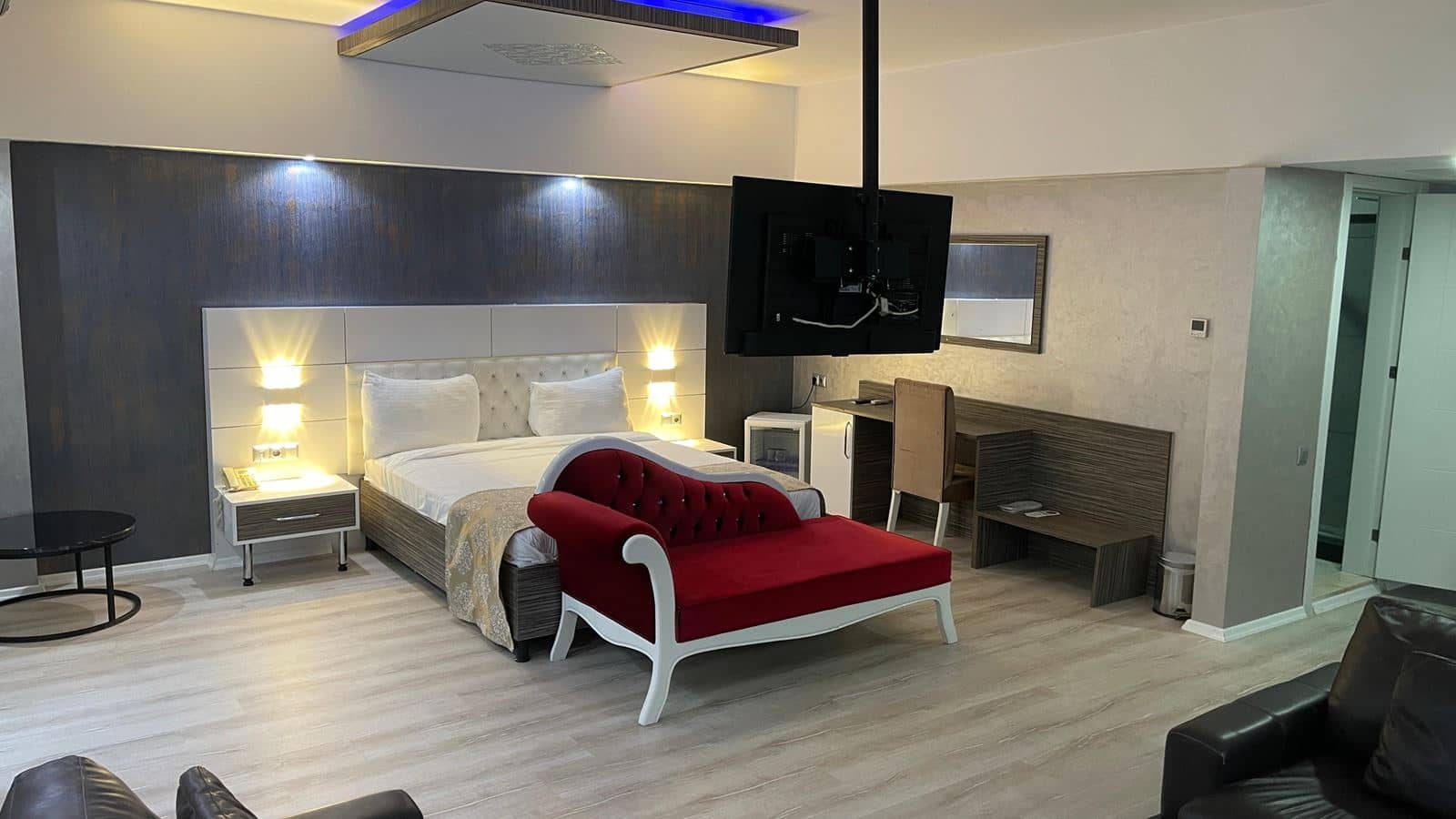 rooms-prince-suite