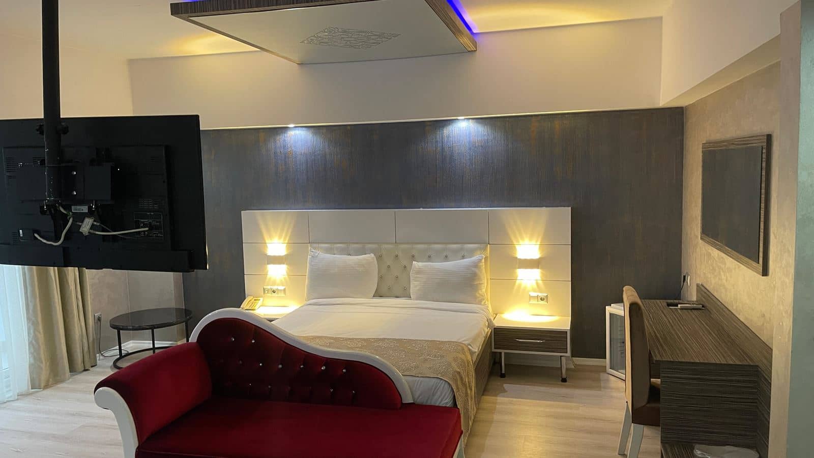 rooms-prince-suite