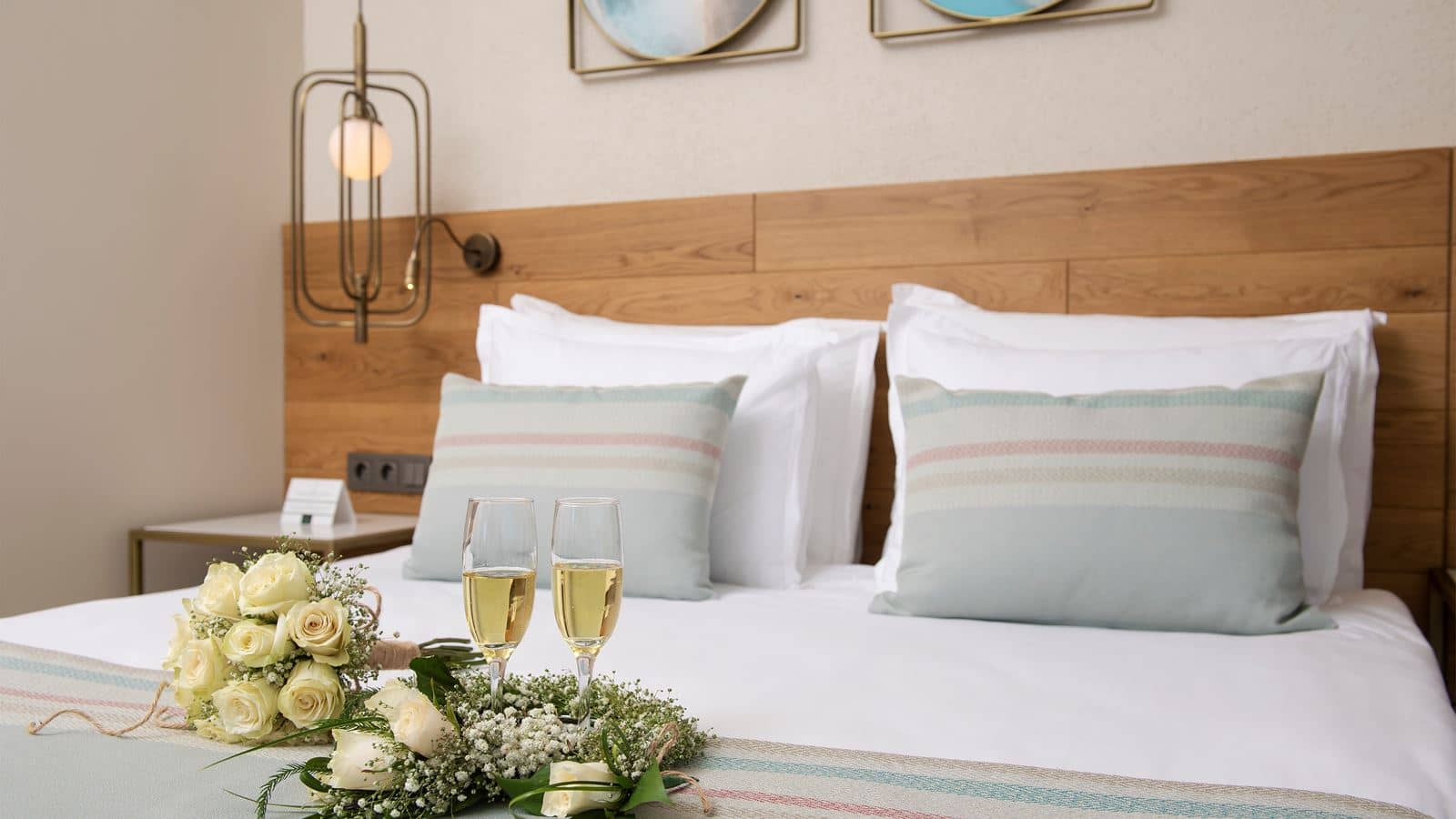 rooms-deluxe-terrace--jakuzzi-room