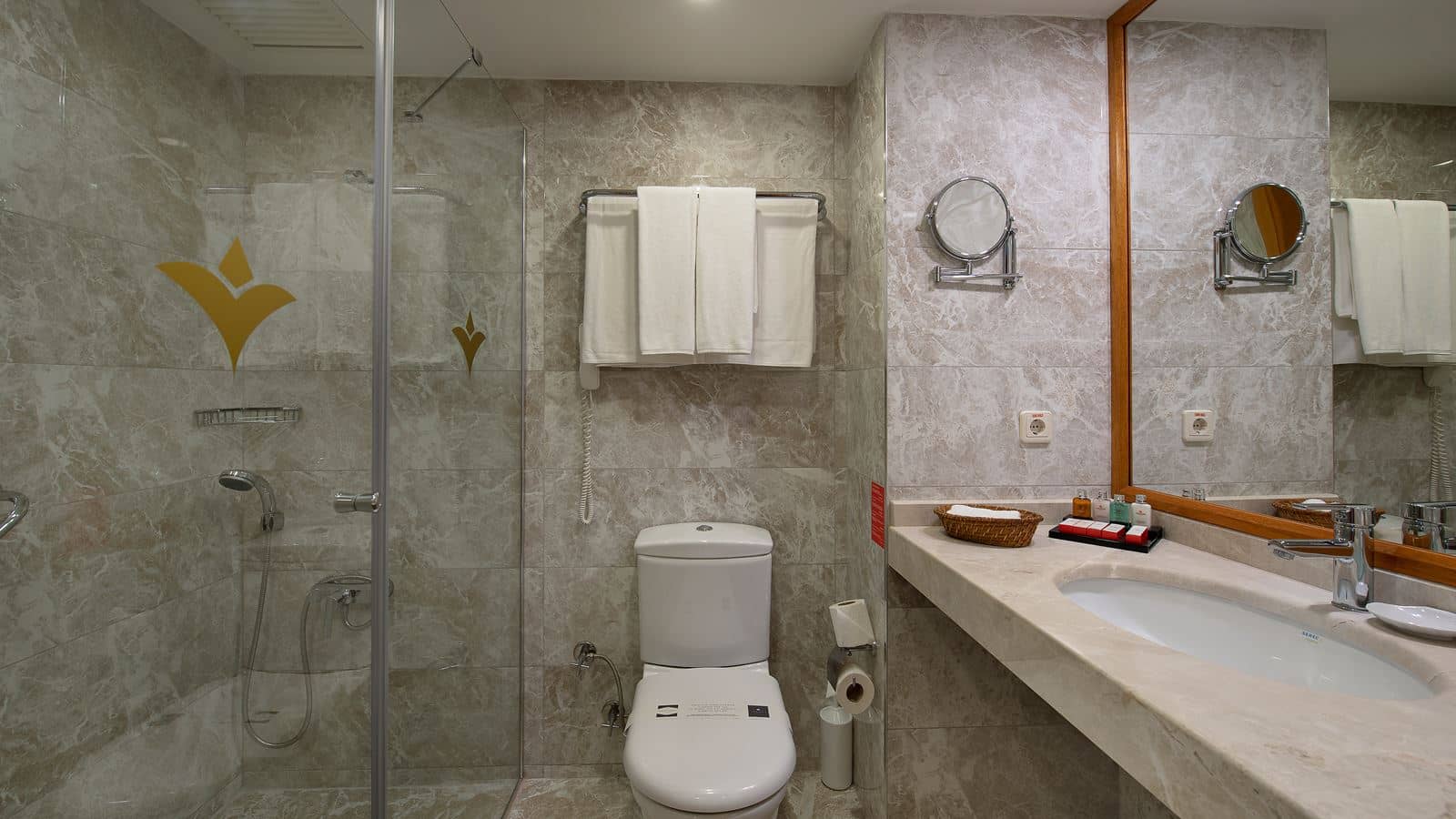 rooms-standard-room-land-view
