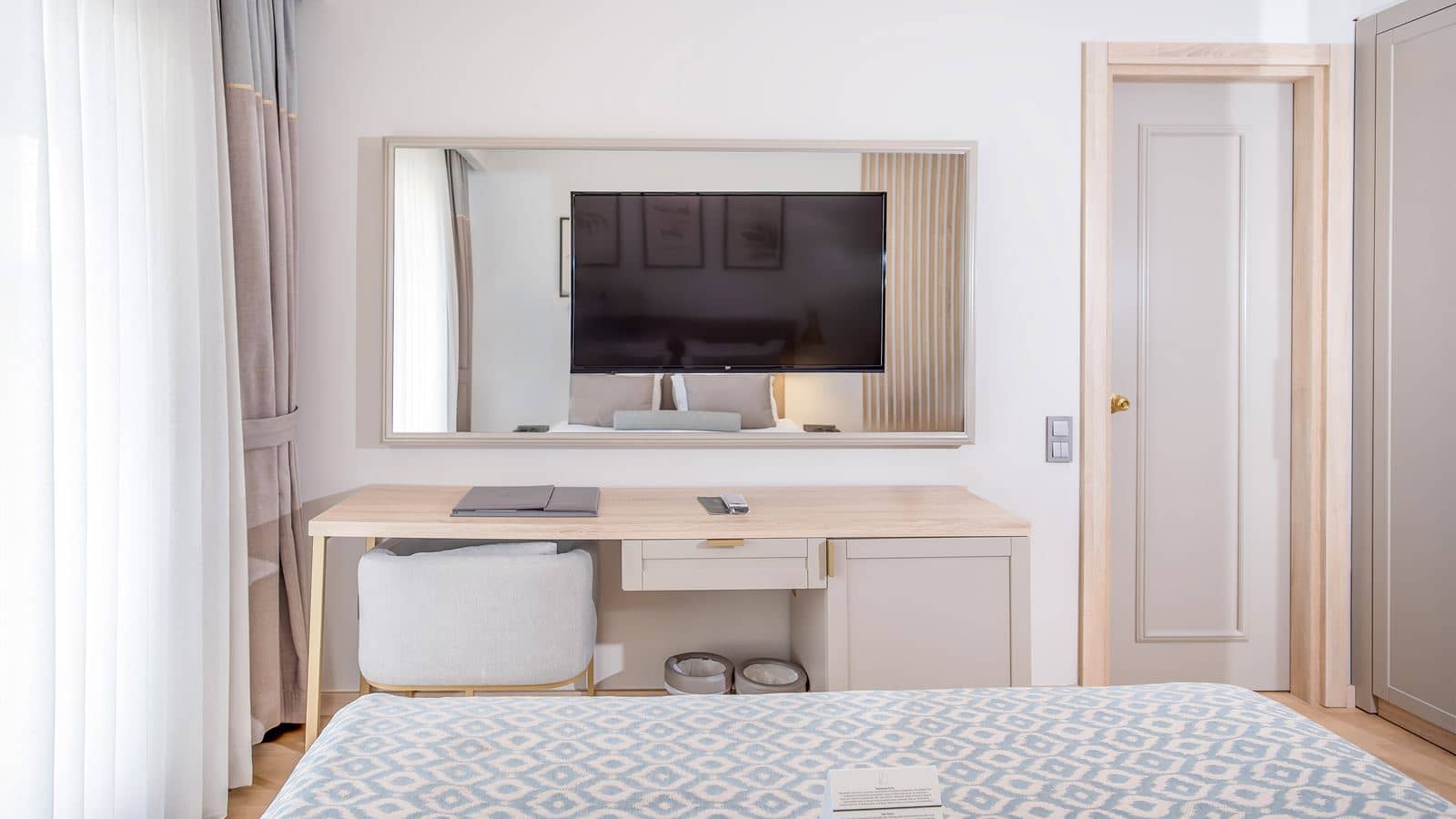 rooms-suite-room-sea-view