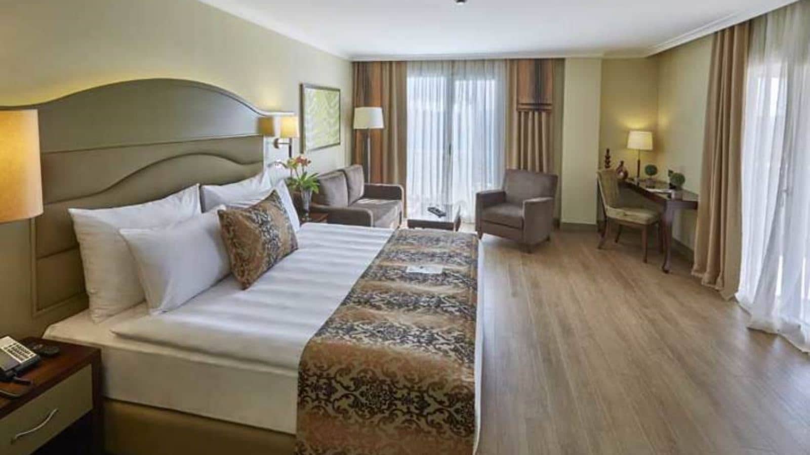 rooms-deluxe-room