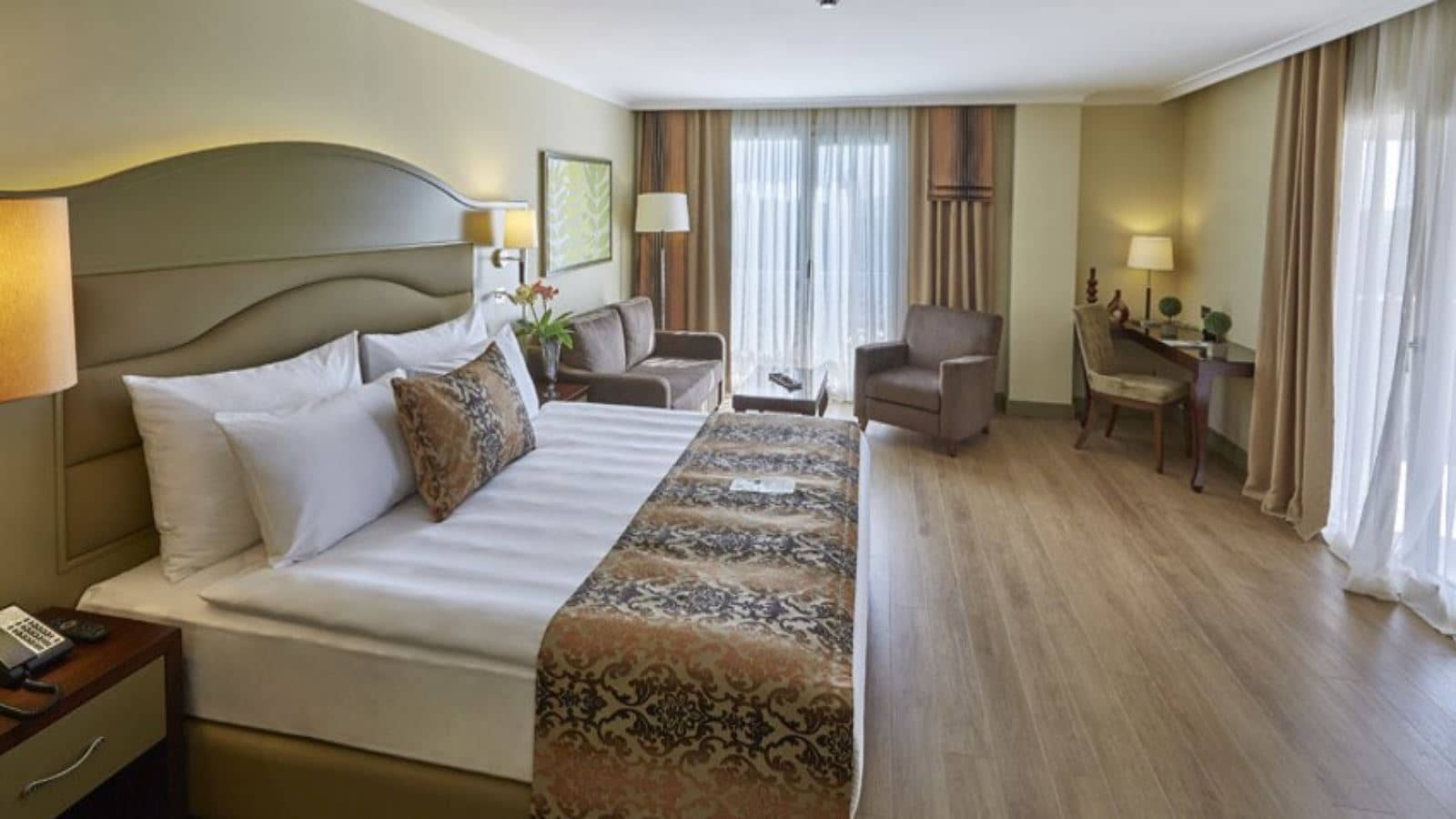 rooms-corner-suit