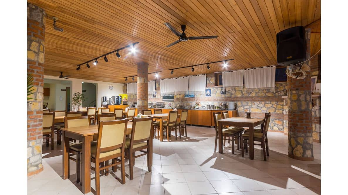 restaurants-pool-bar-restaurant
