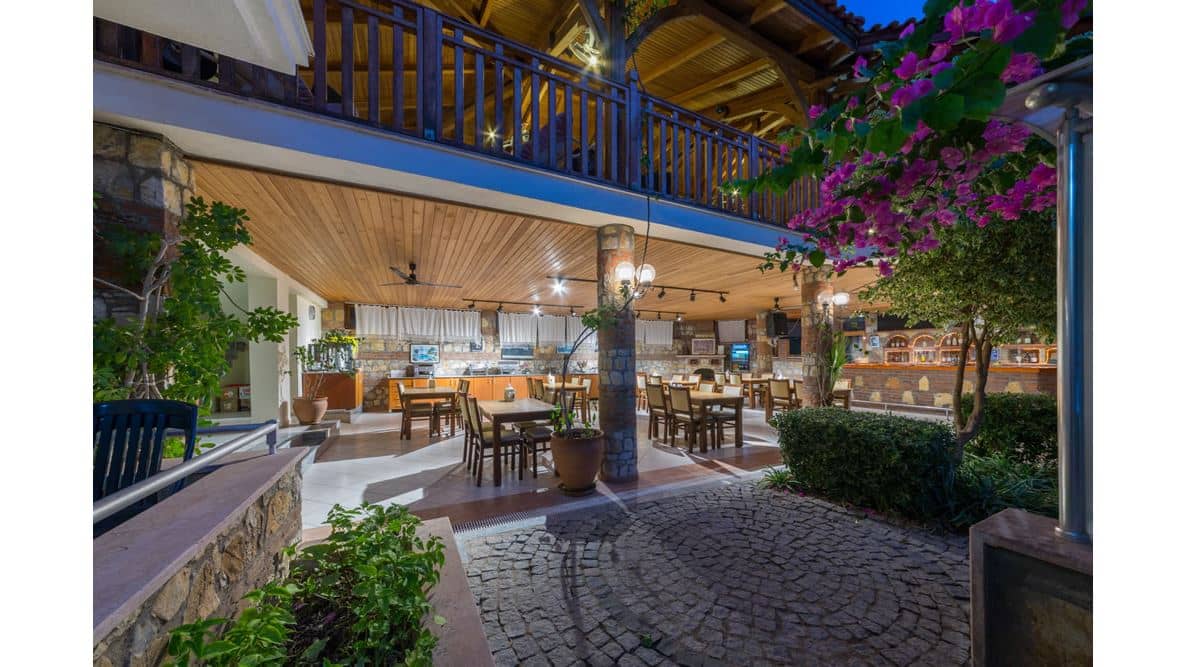 restaurants-pool-bar-restaurant