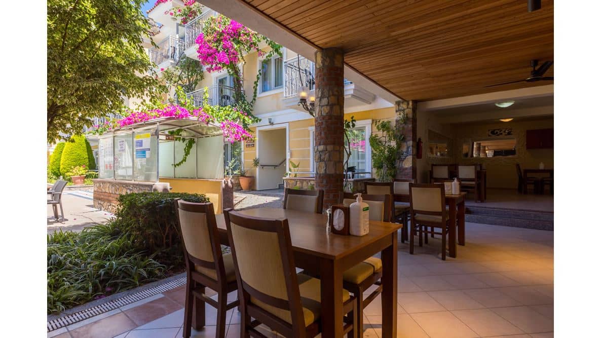 restaurants-pool-bar-restaurant
