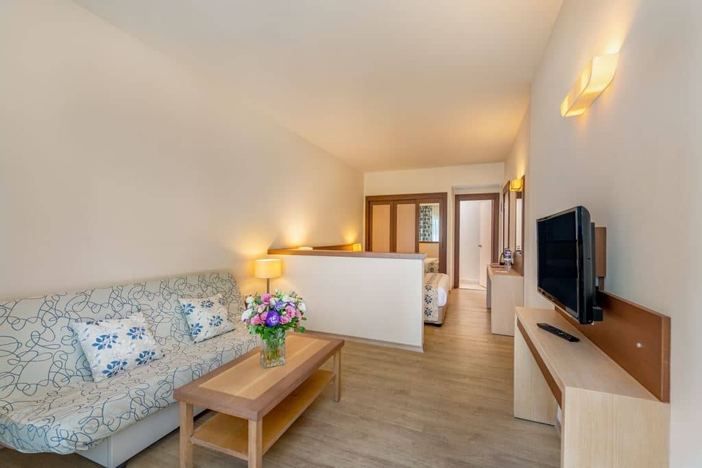 rooms-family-2-bedrooms-bungalow-garden-view