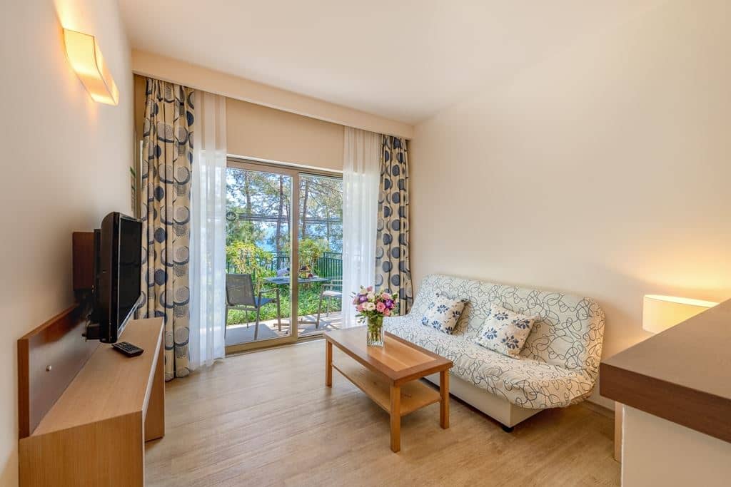 rooms-family-2-bedrooms-bungalow-garden-view