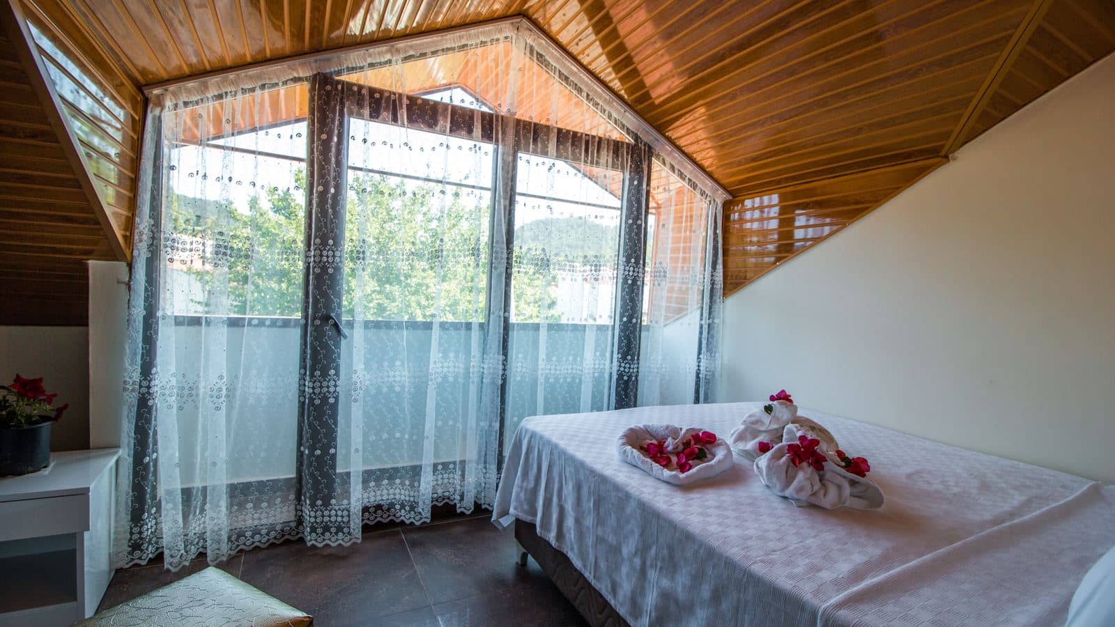 rooms-standard-room