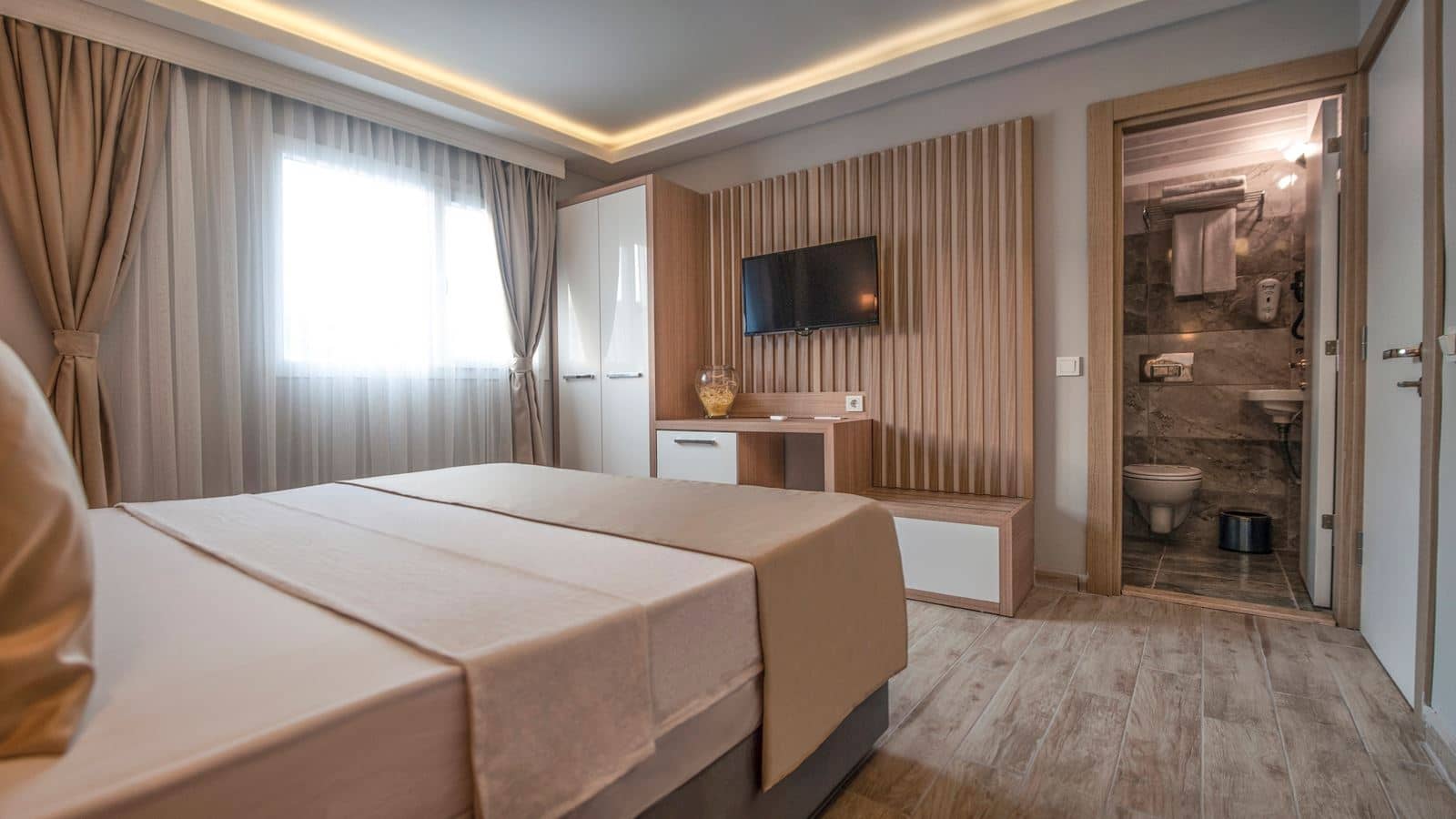 rooms-superior-room